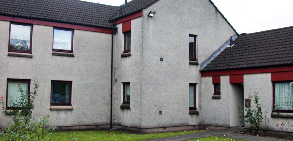 Devon Court, Tullibody