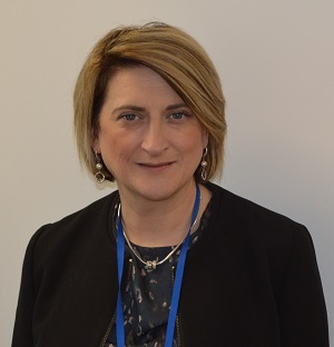 Portrait Donna Henderson Director of Strategic Finance